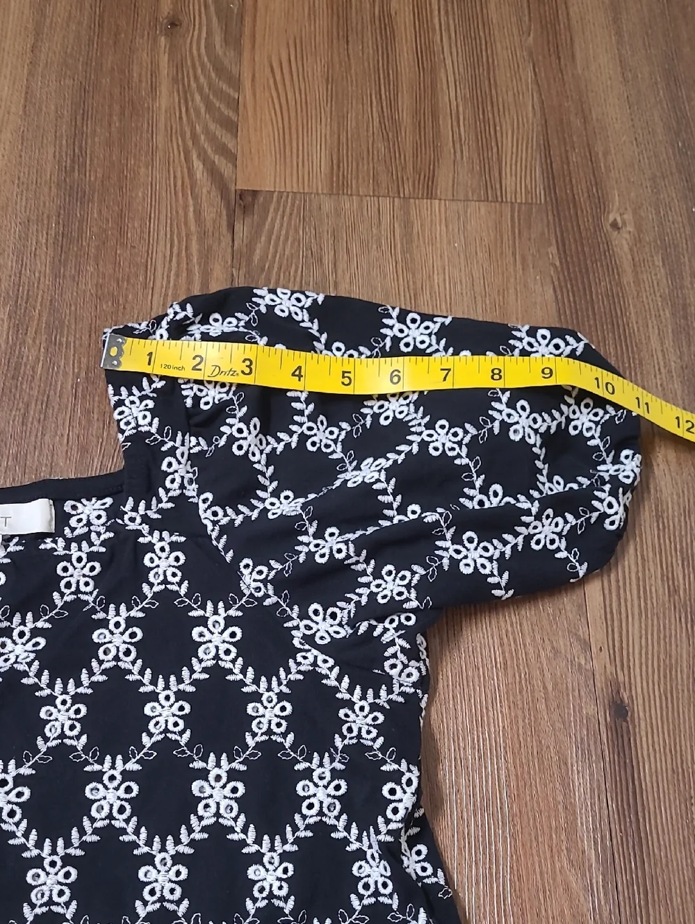 LOFT Black and White Smocked Puff Sleeve‎ Blousefor women zise m good condition